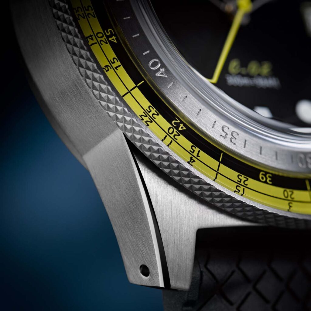 Detalle de la calidad de acabados en la caja de un reloj Akrone