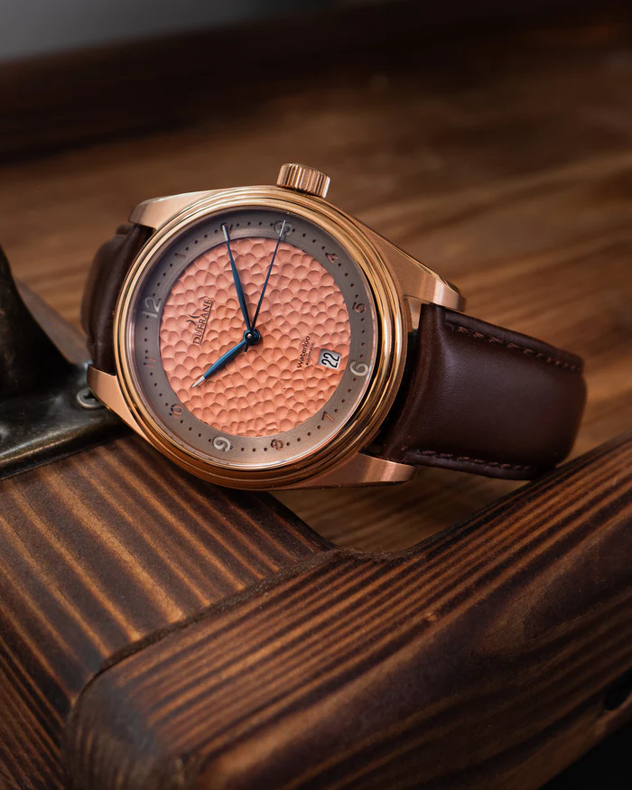 DuFrane Waterloo caja rosa PVD y dial cobre martillado